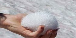 تعبیر خواب پرتاب گلوله برفی و برف بازی در  پاییز و برف سفید تمیز و بر ف در تاریکی