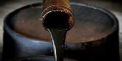 تعبیر خواب خرید نفت ابن سیرین و ریختن نفت روی فرش و نفت سیاه ریختن در خانه و دریای نفت و ریختن نفت روی زمین و نفت خام