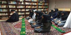 تعبیر خواب نماز خواندن بدون چادر پشت به قبله خواندن مادر در خیابان و آماده شدن برای نماز