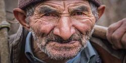 تعبیر خواب پیرمرد غریبه برای دختر مجرد و سفید پوش توپ تاپ و پیرزن