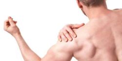 تعبیر خواب دست روی شانه گذاشتن و دست کشیدن روی شکم و تکیه دادن به معشوق