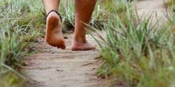 تعبیر خواب پابرهنه دویدن ابن سیرین و بدون کفش دویدن و پای برهنه امام صادق