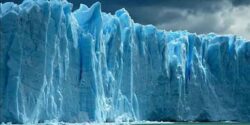 تعبیر خواب کوه یخی و برفی و سر خوردن روی یخ و سرسره بازی روی یخ و یخ در دهان
