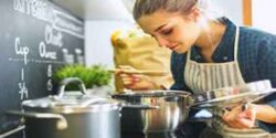 تعبیر خواب آشپزی کردن مرده و پختن برنج و مرغ برای مرده ابن سیرین و امام صادق و مرده غذا پخش کند