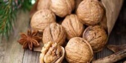 تعبیر خواب گردو دادن به دیگران و گردو گرفتن از مادر مرده و گردو شکستن مرده و خوردن و امام صادق
