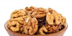 تعبیر خواب خوردن گردو در خواب و شکستن و خوردن مغز گردو برای زن حامله و گردو در اب