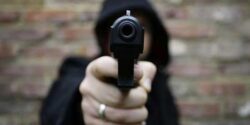 تعبیر خواب کشتن ادم با تفنگ و اسلحه و قصد کشتن من با اسلحه و کشته شدن همسر و حضرت یوسف و امام صادق