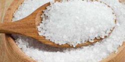 تعبیر خواب نمک گرفتن از مرده و دیگران و بارش نمک سبز از اسمان و نمک زدن به خیار و نمک در خواب ابن سیرین و امام رضا