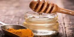 خواص زردچوبه و عسل ناشتا و بهترین زمان مصرف زردچوبه و عسل و لیمو برای درد مفاصل