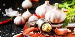 خواص سیر در بارداری و ایا خوردن ماست و سیر در بارداری بچه را زشت می کند و جنسیت جنین