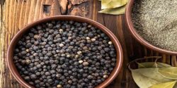 زردچوبه و فلفل سیاه برای لاغری و معجزه ترکیب زردچوبه و فلفل سیاه و زنجبیل برای لاغری