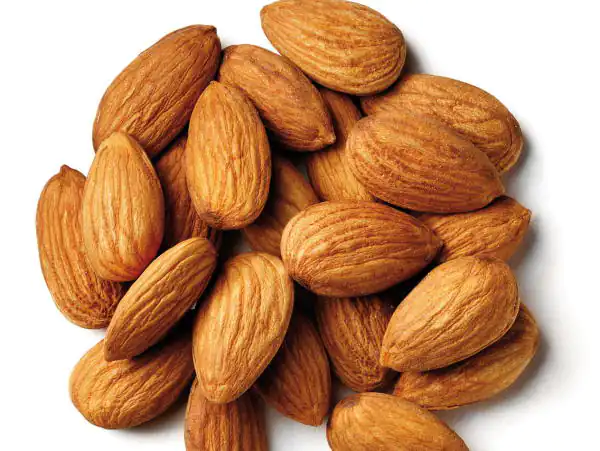تعبیر خواب بادام گرفتن از مرده + بادام درختی برای زن متاهل و بادام شکستن و خوردن