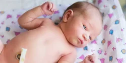 تعبیر خواب بریدن ناف نوزاد پسر + بریدن ناف نوزاد پسر با چاقو و به دست پدر