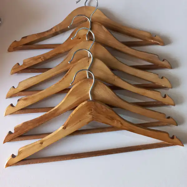 تعبیر چوب لباسی در فال قهوه + مرد چوب به دست در فال قهوه و چوب گلف در فال قهوه