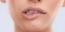 تعبیر خواب گاز گرفتن لب معشوق + معشوق در حال لبخند زدن بعد از گاز گرفتن