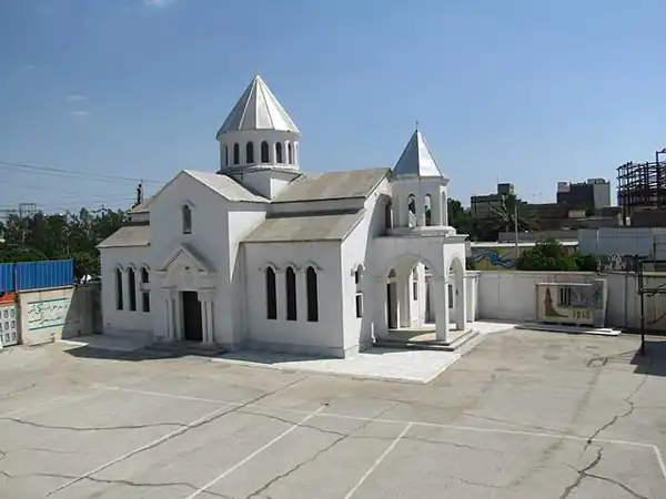 تعبیر خواب کلیسا و مسجد + کلیسا برای دختر مجرد و عبادت در کلیسا