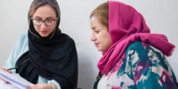 تعبیر خواب رفتن به پیش ماما + صحبت کردن با ماما و خوشحالی از ماما
