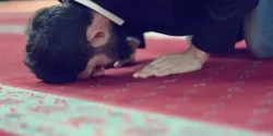 تعبیر خواب سجده + سجده در حرم امام حسین و سجده برای دختر مجرد