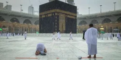 تعبیر خواب سجده در کعبه + سجده واجب و سجده شکر در کعبه