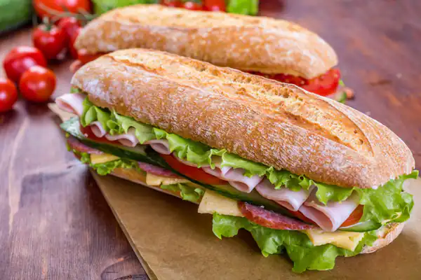 تعبیر خواب ساندویچ کالباس + ساندویچ کالباس با مزه بد و ساندویچ کالباس خراب و گندیده