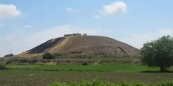 تعبیر خواب تپه بلند + بالا رفتن از تپه دختر مجرد و بالا رفتن از تپه سرسبز