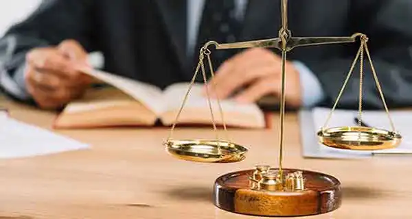 قاضی در خواب چه تعبیری دارد + برای زن متاهل و بادار و دختر مجرد