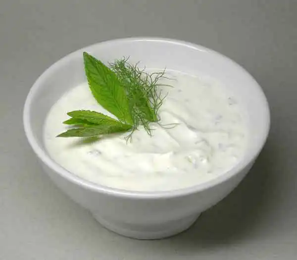 تعبیر خواب ماست ابن سیرین + برای زن متاهل و بادار و دختر مجرد