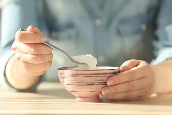 تعبیر خواب ماست خوردن + برای زن متاهل و بادار و دختر مجرد