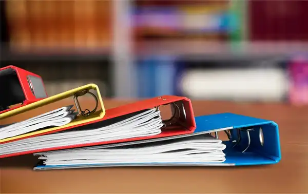 تعبیر خواب بستن پرونده + برای زن متاهل و بادار و دختر مجرد