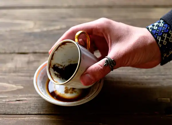تعبیر داس در فال قهوه + برای زن متاهل و بادار و دختر مجرد