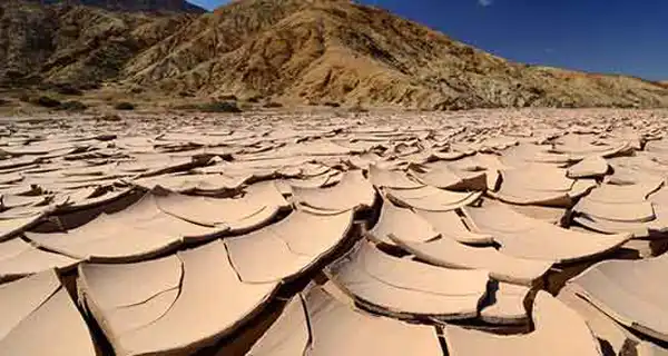 تعبیر خواب دیدن مرده در بیابان + برای زن متاهل و بادار و دختر مجرد