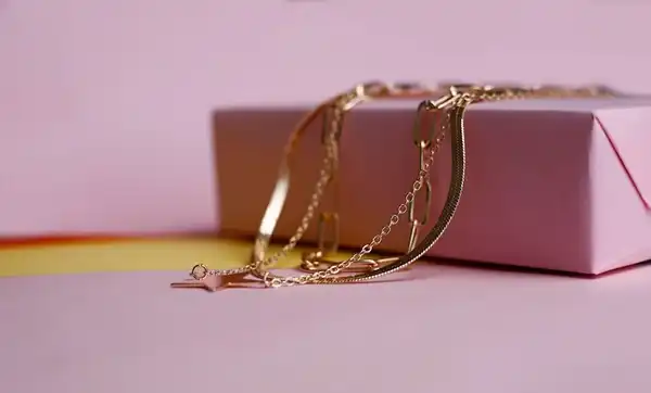 تعبیر خواب کادو گرفتن طلا + برای زن متاهل و بادار و دختر مجرد
