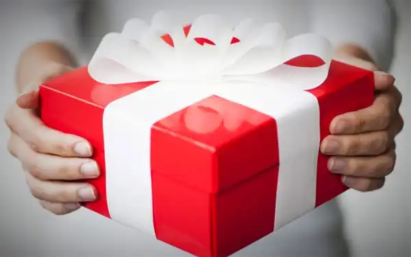 تعبیر خواب کادو خریدن + برای زن متاهل و بادار و دختر مجرد