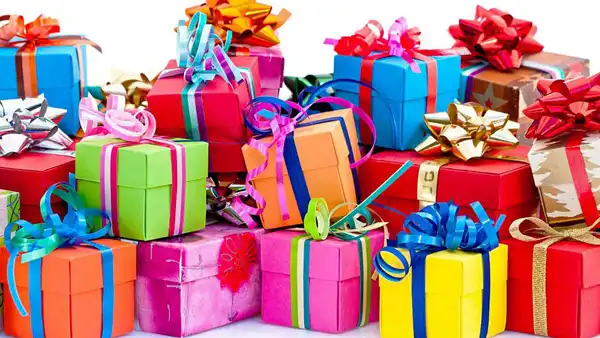 تعبیر خواب کادو تولد گرفتن + برای زن متاهل و بادار و دختر مجرد